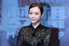 郝蕾瘦身成功换了新风格，穿衬衫配长裙走优雅风，美得像换了个人图片