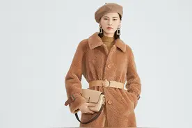 羊绒大衣污渍、起球、有异味，学她这样做，不用洗也能干净如新图片