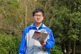 儿子成功考上北大，爸爸“凡尔赛”式炫耀：就睡觉也能睡过分数线图片