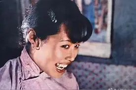《骆驼祥子》：可怜的虎妞，父亲是个变态，老公把她当妖怪图片