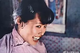 《骆驼祥子》：可怜的虎妞，父亲是个变态，老公把她当妖怪图片