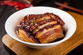 做扣肉，直接蒸是大错，牢记几个关键步骤，保证入口即化，不油腻图片