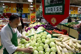 在超市买菜，5种菜不要买了，没营养还浪费钱，快告诉家人图片