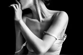 做女士内衣的男人图片