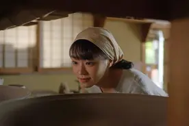 复旦退休教授求婚50岁保姆遭拒？保姆一语揭开婚姻的“遮羞布”图片