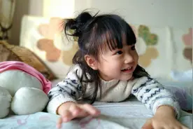 从小有这4个表现的孩子，多半是“假聪明”，家长别弄错早点醒悟图片