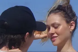 大布成恋爱摄影师，海边狂拍女友妮可拉，男友视角下美成电影大片图片