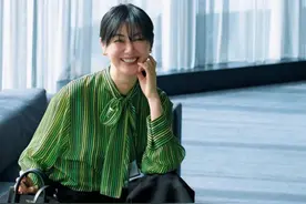 四、五十岁的女人，尽量少穿黑裤子！瞧日本女人这样，洋气还减龄图片
