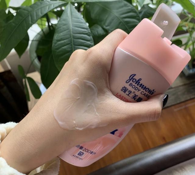 蜜桃白茶身体乳可以去毛吗