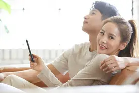 凌晨，我将头像换成闺蜜同款，给加班老公发信息毁掉了婚姻图片