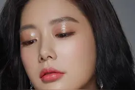 克拉拉｜全面屏手机壁纸图片