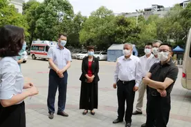 省退役军人事务厅副厅长罗平恩一行到市第一人民医院检查双拥工作图片