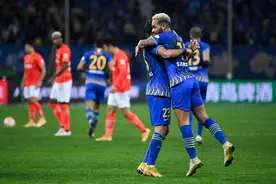 力克霸主广州恒大，江苏苏宁首夺中超联赛冠军，近万球迷目睹夺冠神迹图片