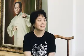 退休教授投身太极，原来她的父亲是中国武林界一代宗师图片