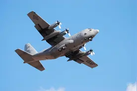 被中国逼疯？C-130正变成美军主力战机，能当轰炸机和水上飞机图片
