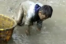 抗战故事：一个十岁的顽童，缴获了整个炮楼鬼子汉奸的枪支图片