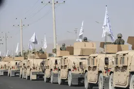 塔利班展示真正的实力，装甲车一眼望不到头，阅兵比美国还好看图片