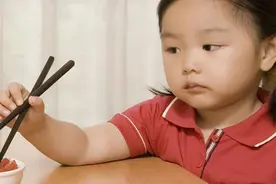 孩子积食易生病？提醒家长：少给孩子吃“1红”，多吃“2黄”图片