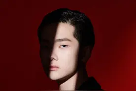 周震南x YSL｜闪耀着高能光芒的钻石男孩图片