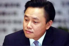 16岁捡垃圾为生，35岁却成中国首富，曾直言1百亿根本就不够图片