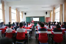 你的孩子坐在教室第几排？你关注了吗？图片