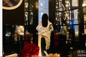赵丽颖性感背影杀，从110斤瘦到90斤，告别婴儿肥，称饮食做到3点图片