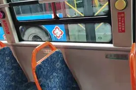 包头这辆1路公交车上，有一个特殊的按钮，你知道有什么用吗？图片