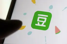 老牌社区平台流量变现：豆瓣上线现金贷广告图片