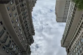 唐山的蓝天白云引起网友强烈热议图片