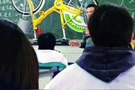 老师那些在讲台上的“骚操作”让人大跌眼镜，学生：别人家的老师图片