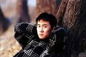 妻子家庭背景显赫，儿子就读英国名牌大学，出道坎坷30年零绯闻图片