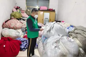 你知道吗？旧衣服也能卖钱，被回收的旧衣服甚至“升值”后被卖出国图片