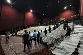 熊孩子踢坏影院巨幕需索赔18万，一块IMAX巨幕真值这么多钱吗？图片