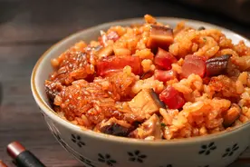 只需一个电饭煲，连饭带菜一锅出，酱香浓郁超省事，从此告别外卖图片