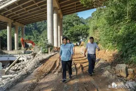 伍奕蓉 莫庸率队到沙里、加尤等地调研公路项目建设图片