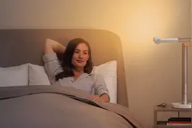 戴森推出售价650美元起的智能灯，竟能根据人的年龄自动调光图片