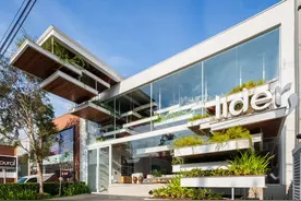 打破内外界限的花架，原来商店橱窗也可以这样设计图片