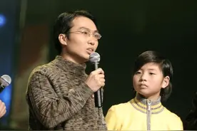 那个带妹妹读大学，感动中国的洪战辉，现在怎么样了？图片