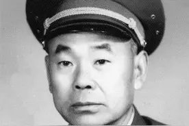 强-5投掷失败，飞行员杨国祥携弹迫降罗布泊，创下世界首例图片