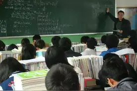 上学时期，各个阶段同学们上课的状态，看看是不是你图片