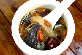 体质不好要炖这一盅乌鸡汤，补血养颜不发胖，女人常喝气色好！