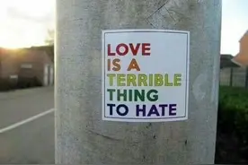 心里难过的说说：别回头看，身后万千灯盏都不是归宿图片