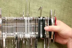 见识最贵的瑞士军刀，价值27万的，143种功能，求高手指点用法视频封面