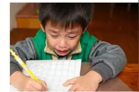 孩子考试时失声痛哭！竟然是因为这件小事！家长们长点心吧图片