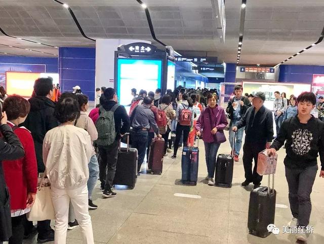 旅客您好!这里是天津西站,欢迎您的到来,祝您旅行愉快