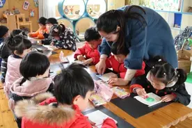 去幼儿园接送娃，不要做这几件事情，会让老师比较反感图片