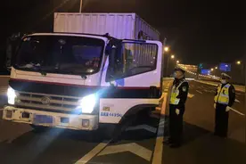 武汉交警提示：电动车、大客、货车严禁通行城市快速路及桥隧图片