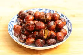 糖炒栗子，牢记“先煮后炒”，出锅香甜软糯好剥皮，再也不用买了图片