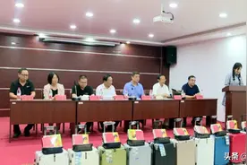 嘉祥县举行“同心圆梦”困难大学生救助行动启动仪式暨民建嘉祥支部“会员之家”揭牌仪式图片