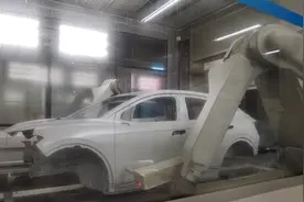 为什么有的车开一段时间就出现漆层脱落，有的车却靓丽如新？图片